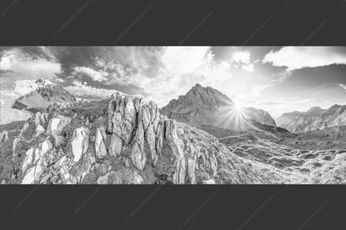 Sonnenuntergang hinter Rumerspitze im Karwendel - In der Pfeis 2,5:1 sw -- Rumerspitze im Karwendel - mehr Infos bei www.Kriner-Weiermann.de