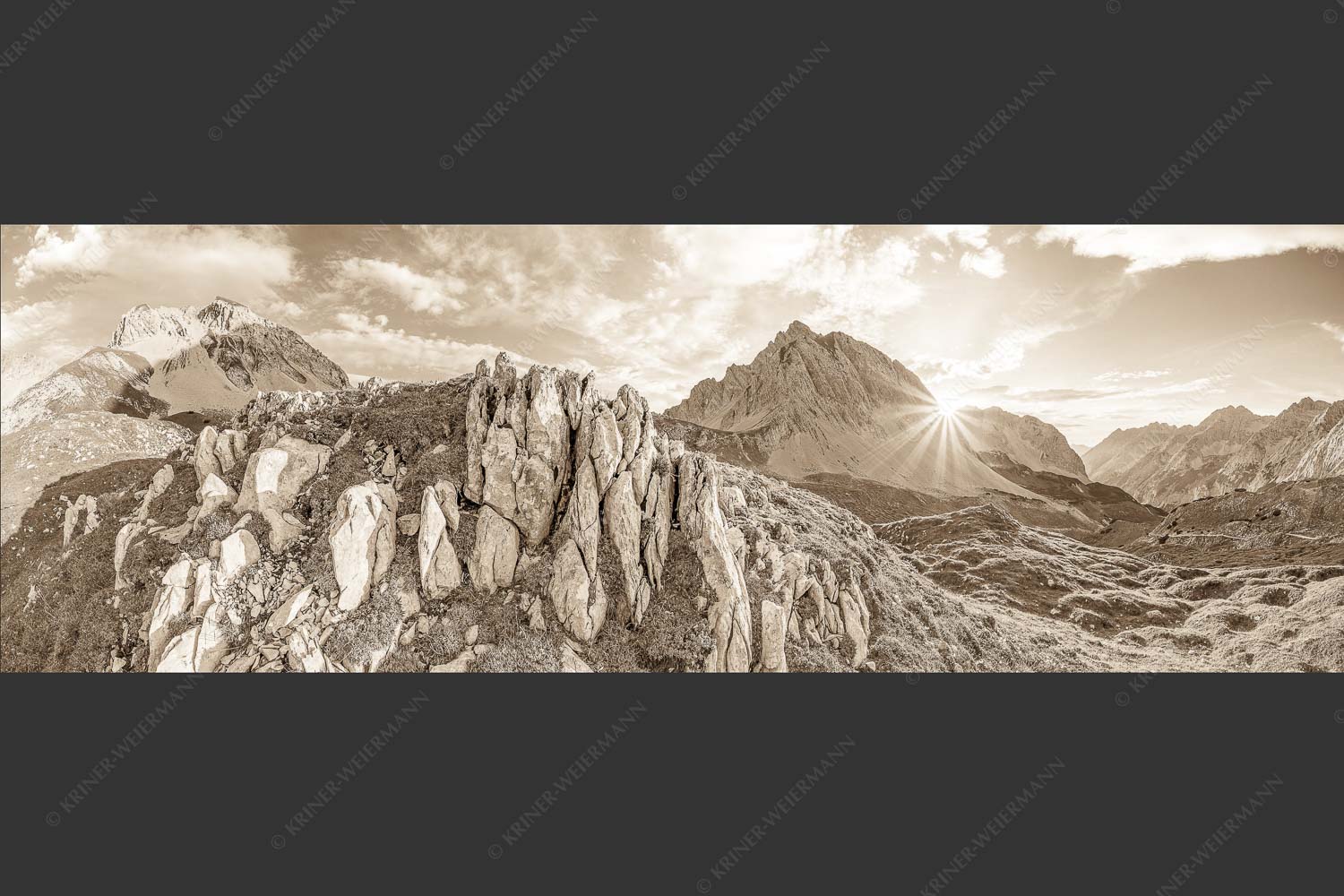 Sonnenuntergang hinter Rumerspitze im Karwendel - In der Pfeis 3:1 sepia -- Rumerspitze im Karwendel - mehr Infos bei www.Kriner-Weiermann.de