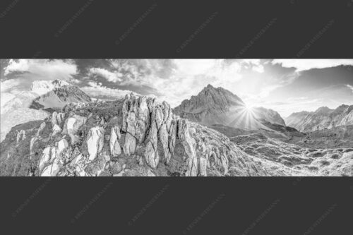Sonnenuntergang hinter Rumerspitze im Karwendel - In der Pfeis 3:1 sw -- Rumerspitze im Karwendel - mehr Infos bei www.Kriner-Weiermann.de