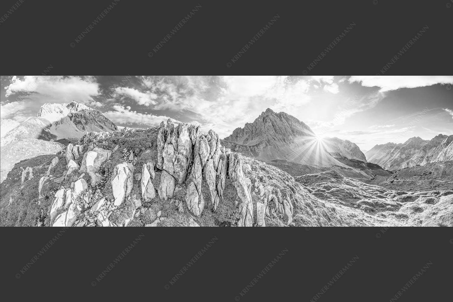 Sonnenuntergang hinter Rumerspitze im Karwendel - In der Pfeis 3:1 sw -- Rumerspitze im Karwendel - mehr Infos bei www.Kriner-Weiermann.de