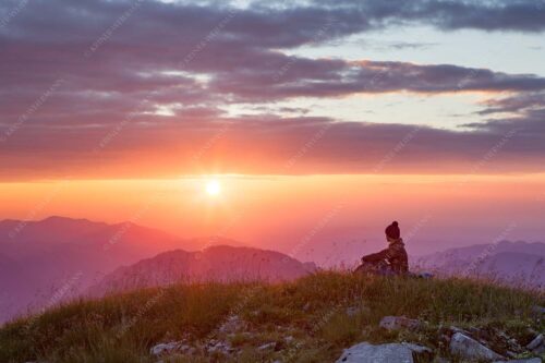 Die letzten Sonnenstrahlen genießen auf den Gipfeln des Estergebirges - Innehalten 3:2  -- Sonnenuntergang im Estergebirge - mehr Infos bei www.Kriner-Weiermann.de