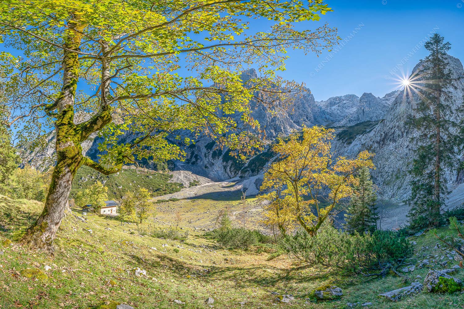 Letzte Sonne im Oberreintal im Wetterstein - Keiner mehr da! 3:2  -- Herbst Ahorn mit Oberreintalhütte - mehr Infos bei www.Kriner-Weiermann.de