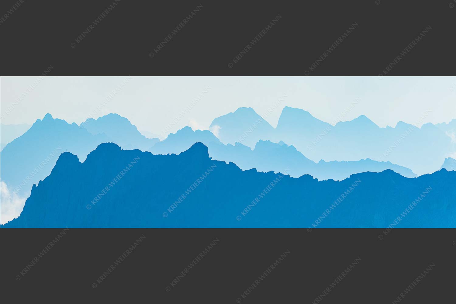 Blick über Dreitorspitzen Wörner und Östliche Karwendelspitze - Ketten 3:1  -- Silhouetten Wetterstein und Karwendel - mehr Infos bei www.Kriner-Weiermann.de