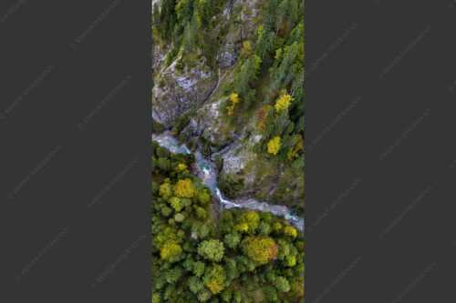 Die ersten Herbstboten in der Finzklamm im Estergebirge - Klammheimlich 1:2  -- Herbstfärbung in der Finzklamm - mehr Infos bei www.Kriner-Weiermann.de