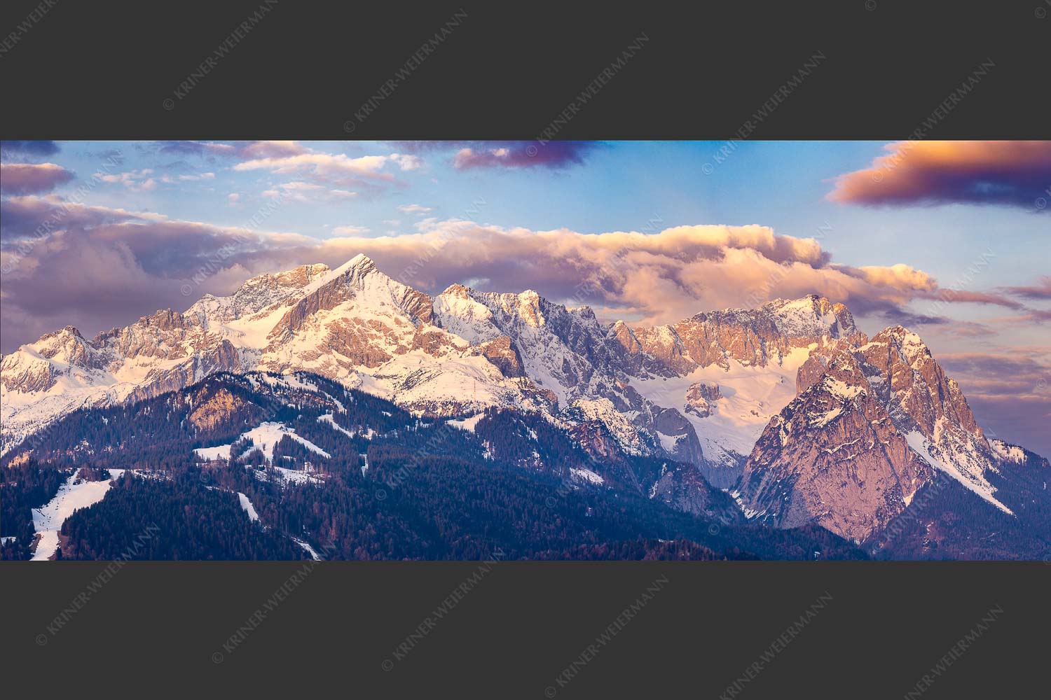 Blick auf Zugspitzmassiv mit Alpspitze, Zugspitze und Waxenstein - Klassikerkette 2,5:1  -- Alpspitze Zugspitze und Waxenstein - mehr Infos bei www.Kriner-Weiermann.de