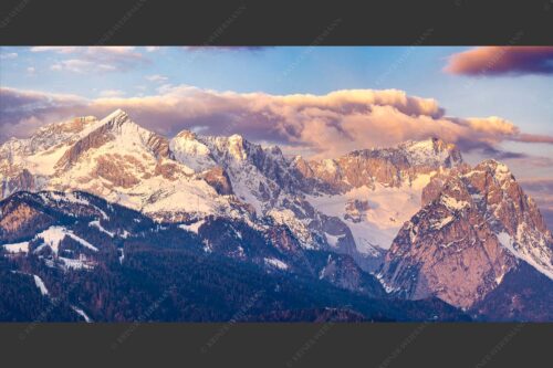 Blick auf Zugspitzmassiv mit Alpspitze, Zugspitze und Waxenstein - Klassikerkette 2:1  -- Alpspitze Zugspitze und Waxenstein - mehr Infos bei www.Kriner-Weiermann.de