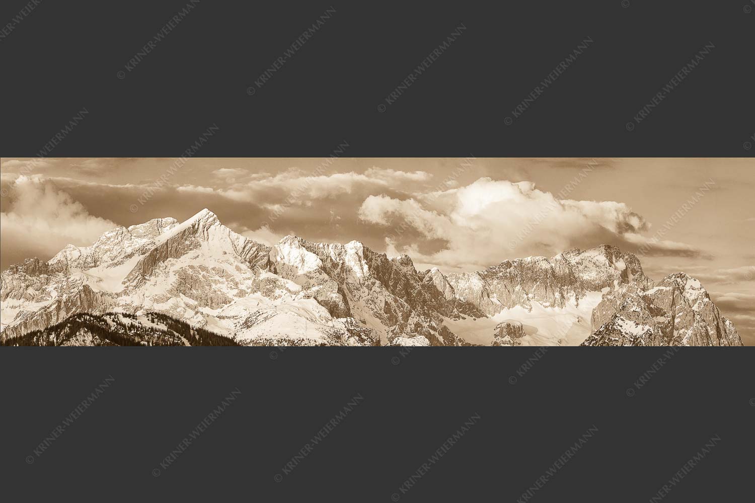 Blick auf Zugspitzmassiv mit Alpspitze, Zugspitze und Waxenstein - Klassikerkette 4:1 sepia -- Alpspitze Zugspitze und Waxenstein - mehr Infos bei www.Kriner-Weiermann.de