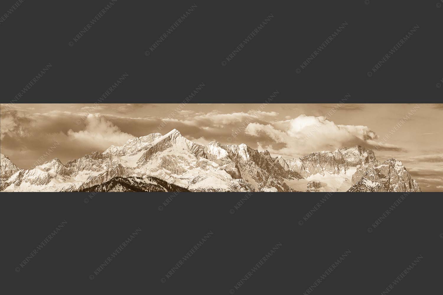 Blick auf Zugspitzmassiv mit Alpspitze, Zugspitze und Waxenstein - Klassikerkette 5:1 sepia -- Alpspitze Zugspitze und Waxenstein - mehr Infos bei www.Kriner-Weiermann.de