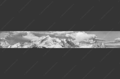 Blick auf Zugspitzmassiv mit Alpspitze, Zugspitze und Waxenstein - Klassikerkette 7:1 sw -- Alpspitze Zugspitze und Waxenstein - mehr Infos bei www.Kriner-Weiermann.de