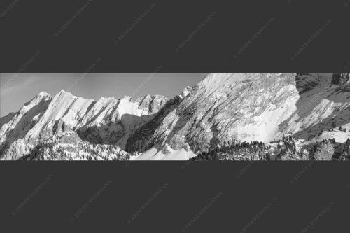 Schachenschloss auf der Wetterstein-Nordseite strahlt in der Wintersonne - Königlich 4:1 sw -- Schachenschloss im Winter - mehr Infos bei www.Kriner-Weiermann.de