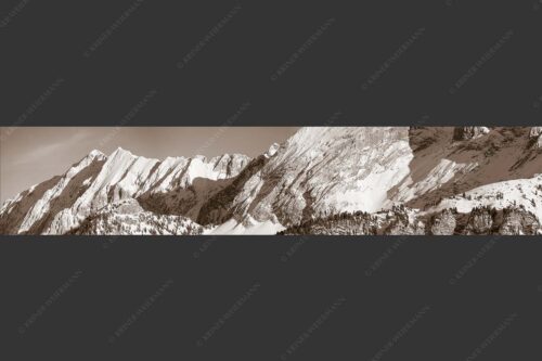 Schachenschloss auf der Wetterstein-Nordseite strahlt in der Wintersonne - Königlich 5:1 sepia -- Schachenschloss im Winter - mehr Infos bei www.Kriner-Weiermann.de