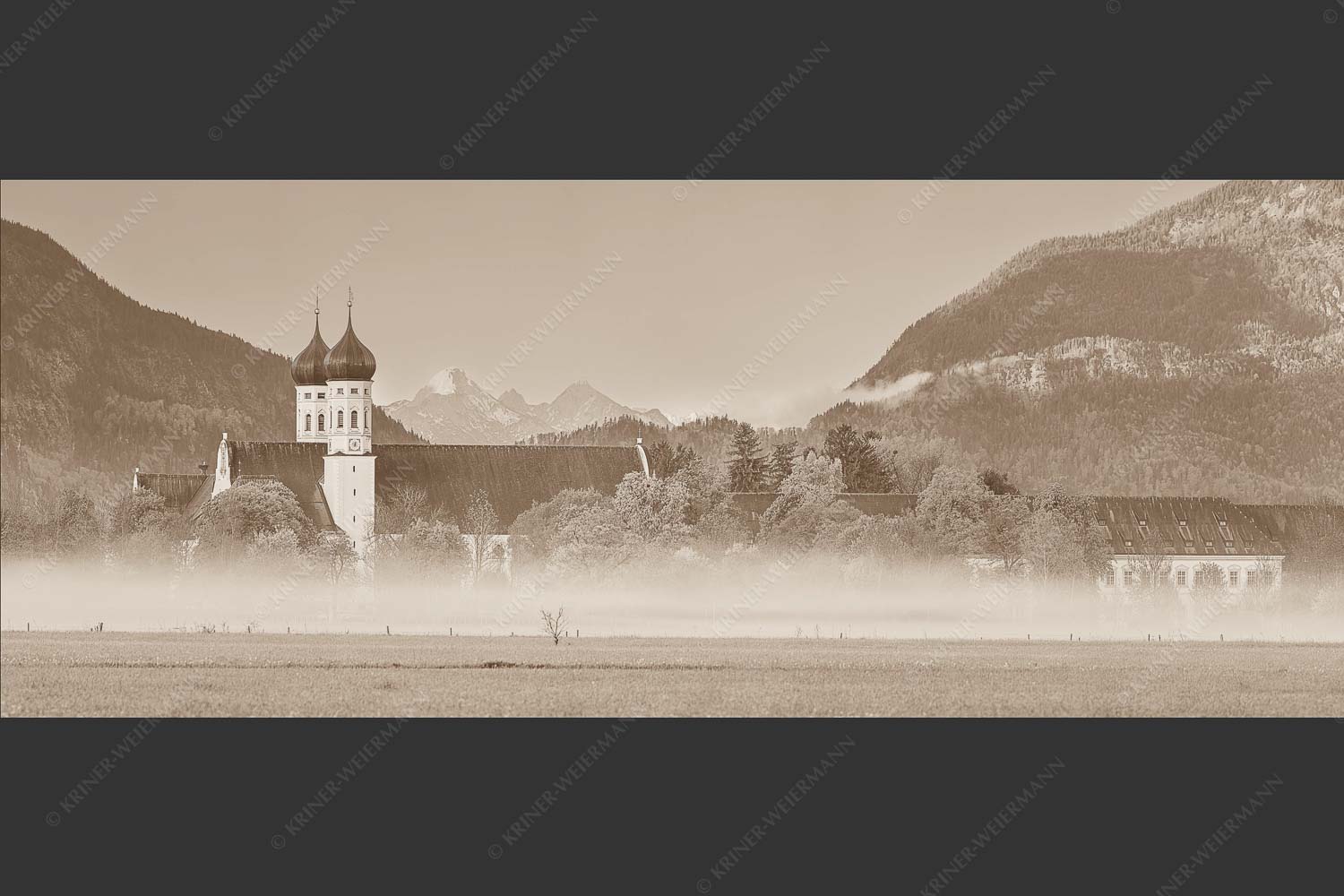 Morgenstimmung am Kloster in Benediktbeuern mit Blick auf die Arnspitzen - Kontemplation 2,5:1 sepia -- Kloster Benediktbeuern - mehr Infos bei www.Kriner-Weiermann.de