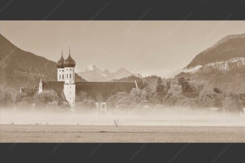 Morgenstimmung am Kloster in Benediktbeuern mit Blick auf die Arnspitzen - Kontemplation 2:1 sepia -- Kloster Benediktbeuern - mehr Infos bei www.Kriner-Weiermann.de