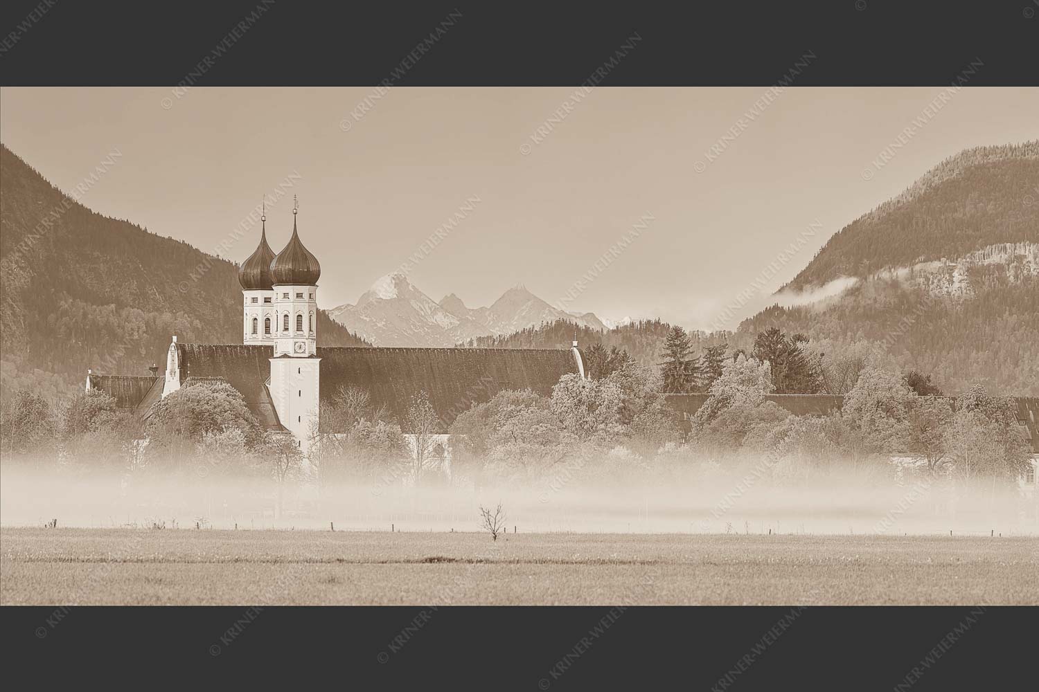 Morgenstimmung am Kloster in Benediktbeuern mit Blick auf die Arnspitzen - Kontemplation 2:1 sepia -- Kloster Benediktbeuern - mehr Infos bei www.Kriner-Weiermann.de