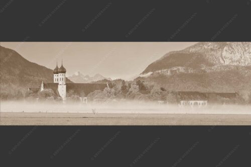 Morgenstimmung am Kloster in Benediktbeuern mit Blick auf die Arnspitzen - Kontemplation 3:1 sepia -- Kloster Benediktbeuern - mehr Infos bei www.Kriner-Weiermann.de