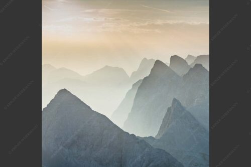 Blick über Moserkarspitze und Lalidererspitze in den Sonnenaufgang - Konturen 1:1  -- Silhouetten im Karwendel - mehr Infos bei www.Kriner-Weiermann.de