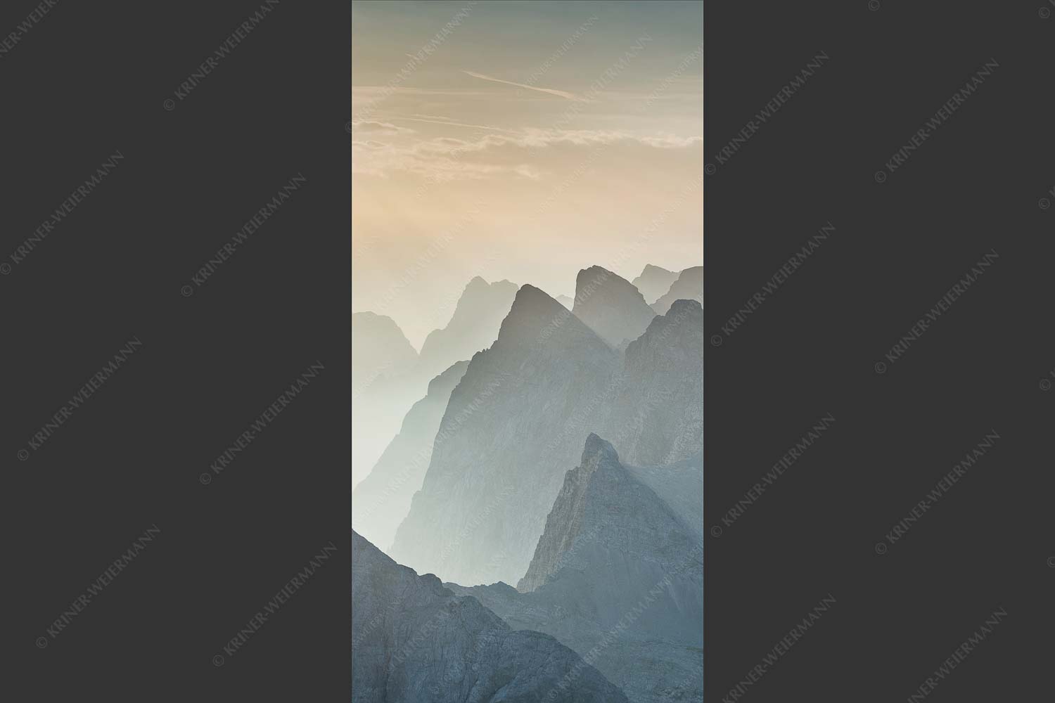 Blick über Moserkarspitze und Lalidererspitze in den Sonnenaufgang - Konturen 1:2 -- Silhouetten im Karwendel - mehr Infos bei www.Kriner-Weiermann.de