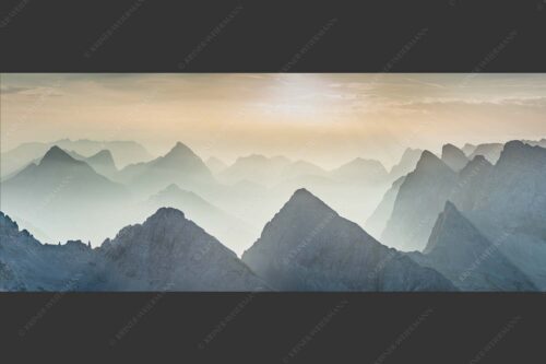 Blick über Moserkarspitze und Lalidererspitze in den Sonnenaufgang - Konturen 2,5:1  -- Silhouetten im Karwendel - mehr Infos bei www.Kriner-Weiermann.de