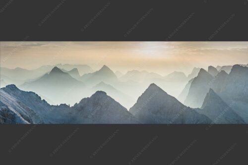 Blick über Moserkarspitze und Lalidererspitze in den Sonnenaufgang - Konturen 3:1  -- Silhouetten im Karwendel - mehr Infos bei www.Kriner-Weiermann.de