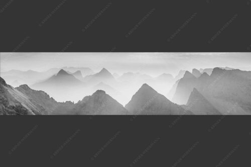 Blick über Moserkarspitze und Lalidererspitze in den Sonnenaufgang - Konturen 4:1 sw -- Silhouetten im Karwendel - mehr Infos bei www.Kriner-Weiermann.de