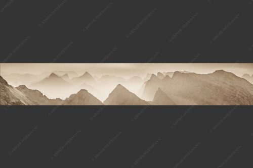 Blick über Moserkarspitze und Lalidererspitze in den Sonnenaufgang - Konturen 6:1 sepia -- Silhouetten im Karwendel - mehr Infos bei www.Kriner-Weiermann.de