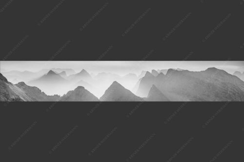 Blick über Moserkarspitze und Lalidererspitze in den Sonnenaufgang - Konturen 6:1 sw -- Silhouetten im Karwendel - mehr Infos bei www.Kriner-Weiermann.de