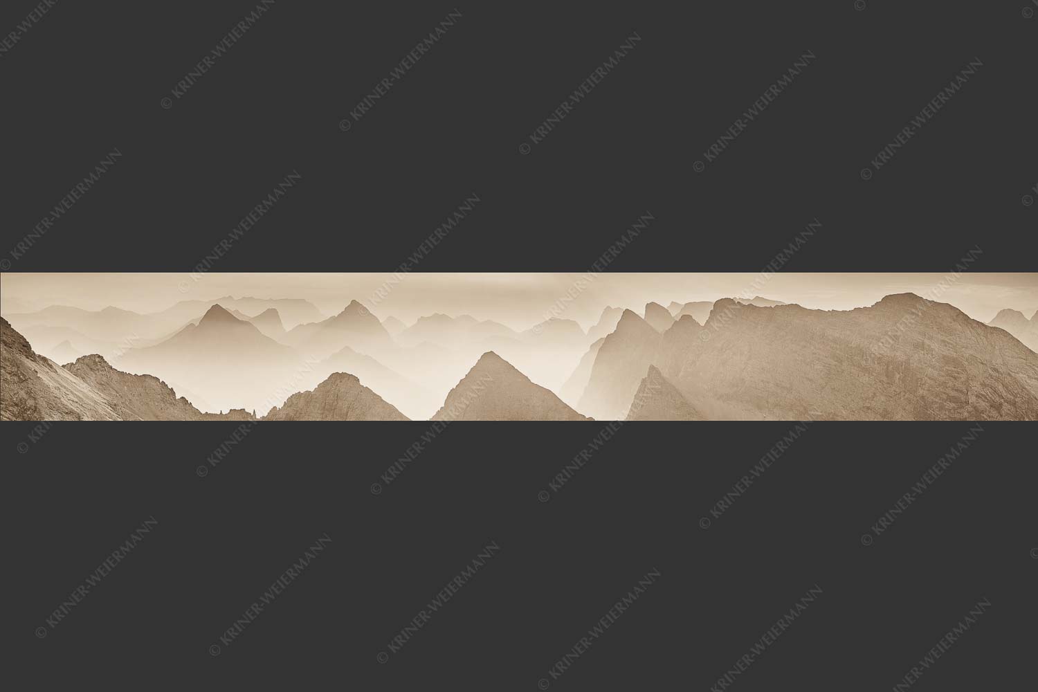 Blick über Moserkarspitze und Lalidererspitze in den Sonnenaufgang - Konturen 7:1 sepia -- Silhouetten im Karwendel - mehr Infos bei www.Kriner-Weiermann.de