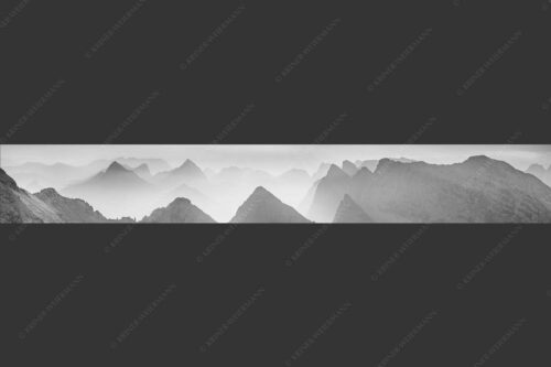 Blick über Moserkarspitze und Lalidererspitze in den Sonnenaufgang - Konturen 7:1 sw -- Silhouetten im Karwendel - mehr Infos bei www.Kriner-Weiermann.de