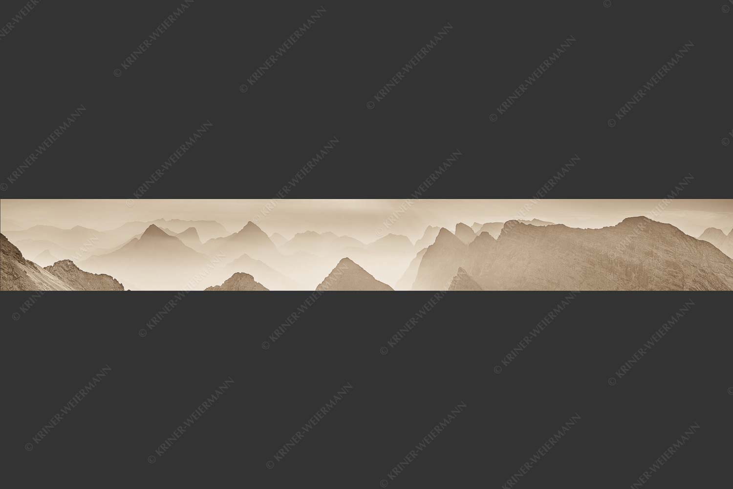 Blick über Moserkarspitze und Lalidererspitze in den Sonnenaufgang - Konturen 8:1 sepia -- Silhouetten im Karwendel - mehr Infos bei www.Kriner-Weiermann.de
