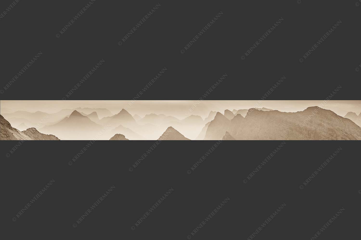 Blick über Moserkarspitze und Lalidererspitze in den Sonnenaufgang - Konturen 9:1 sepia -- Silhouetten im Karwendel - mehr Infos bei www.Kriner-Weiermann.de