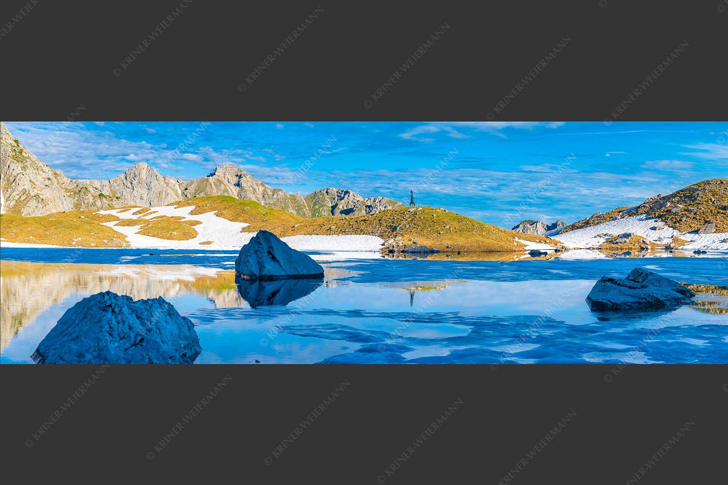 Morgens im Soierngebirge mit Blick zur Schöttlkarspitze - Kraftakt 3:1  -- Handstand im Soierngebirge - mehr Infos bei www.Kriner-Weiermann.de