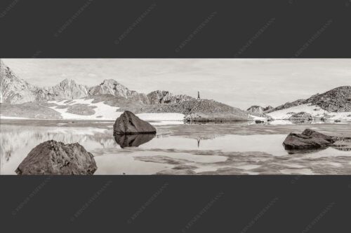 Morgens im Soierngebirge mit Blick zur Schöttlkarspitze - Kraftakt 3:1 sepia -- Handstand im Soierngebirge - mehr Infos bei www.Kriner-Weiermann.de