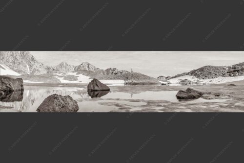 Morgens im Soierngebirge mit Blick zur Schöttlkarspitze - Kraftakt 4:1 sepia -- Handstand im Soierngebirge - mehr Infos bei www.Kriner-Weiermann.de