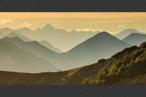 Eine Wanderung im Estergebirge mit Blick über Ammergebirge zu den Allgäuer Alpen - Kraftort II 2:1  -- Wanderung mit Panorama - mehr Infos bei www.Kriner-Weiermann.de
