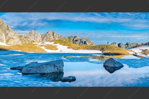 Morgens im Soierngebirge mit Blick zur Schöttlkarspitze - Lach mal wieder 2:1  -- Soiernlache mit Schöttlkarspitze - mehr Infos bei www.Kriner-Weiermann.de