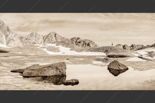 Morgens im Soierngebirge mit Blick zur Schöttlkarspitze - Lach mal wieder 2:1 sepia -- Soiernlache mit Schöttlkarspitze - mehr Infos bei www.Kriner-Weiermann.de