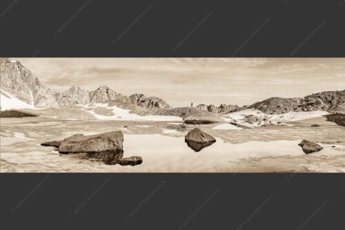 Morgens im Soierngebirge mit Blick zur Schöttlkarspitze - Lach mal wieder 3:1 sepia -- Soiernlache mit Schöttlkarspitze - mehr Infos bei www.Kriner-Weiermann.de