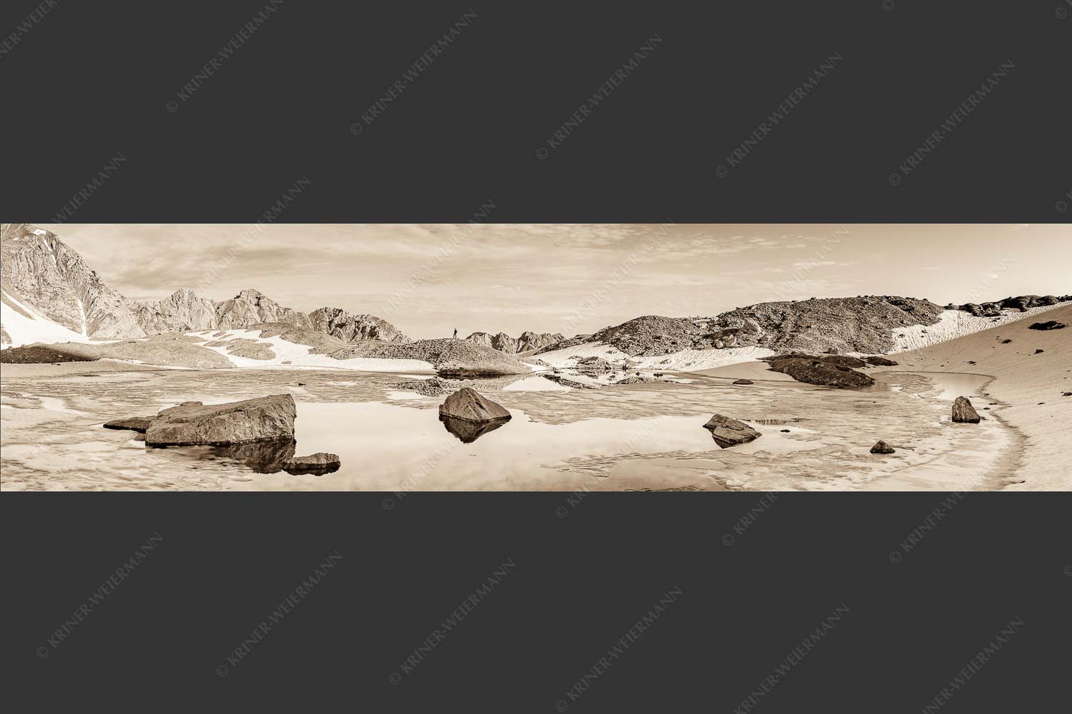 Morgens im Soierngebirge mit Blick zur Schöttlkarspitze - Lach mal wieder 4:1 sepia -- Soiernlache mit Schöttlkarspitze - mehr Infos bei www.Kriner-Weiermann.de