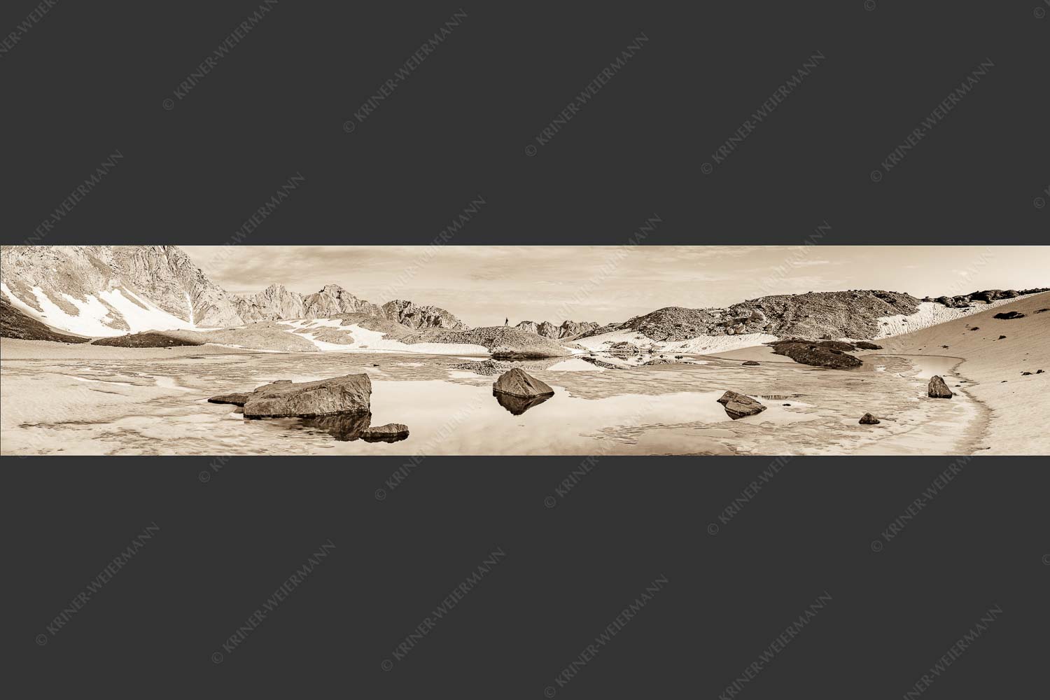Morgens im Soierngebirge mit Blick zur Schöttlkarspitze - Lach mal wieder 5:1 sepia -- Soiernlache mit Schöttlkarspitze - mehr Infos bei www.Kriner-Weiermann.de