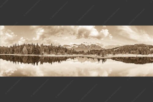 Blick über Luttensee zum Karwendel - Luttensee Karwendel IV 3:1 sepia -- Panorama Spiegelung - mehr Infos bei www.Kriner-Weiermann.de