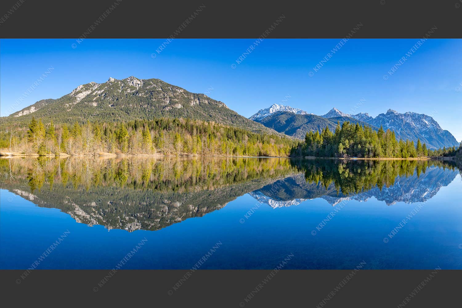Blick über Isarstausee ins Karwendelgebirge - Milder Februar 2:1 -- Isarstausee Soierngebirge und Karwendel - mehr Infos bei www.Kriner-Weiermann.de
