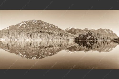Blick über Isarstausee ins Karwendelgebirge - Milder Februar 2:1 sepia -- Isarstausee Soierngebirge und Karwendel - mehr Infos bei www.Kriner-Weiermann.de