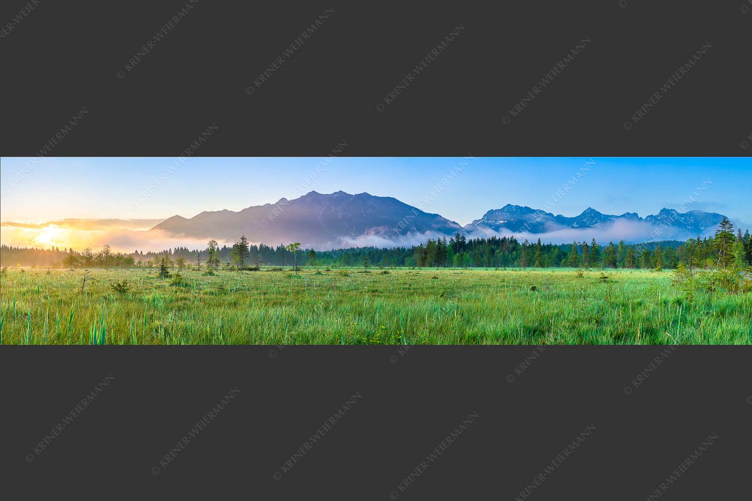 Sonnenaufgang mit Soiern- und Karwendelgebirge - Morgenfrische 4:1 -- Soierngebirge und Karwendel - mehr Infos bei www.Kriner-Weiermann.de