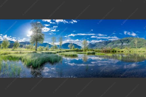 Kleiner Weiher bei Unterammergau mit Blick auf Kofel und Oberammergau - Morgentau 2,5:1  -- Morgenstimmung im Ammertal - mehr Infos bei www.Kriner-Weiermann.de