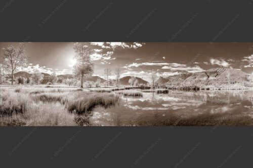 Kleiner Weiher bei Unterammergau mit Blick auf Kofel und Oberammergau - Morgentau 3:1 sepia -- Morgenstimmung im Ammertal - mehr Infos bei www.Kriner-Weiermann.de
