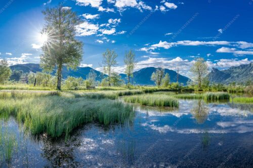 Kleiner Weiher bei Unterammergau mit Blick auf Kofel und Oberammergau - Morgentau 3:2  -- Morgenstimmung im Ammertal - mehr Infos bei www.Kriner-Weiermann.de