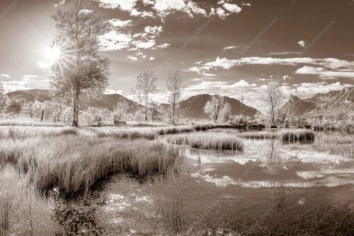 Kleiner Weiher bei Unterammergau mit Blick auf Kofel und Oberammergau - Morgentau 3:2 sepia -- Morgenstimmung im Ammertal - mehr Infos bei www.Kriner-Weiermann.de