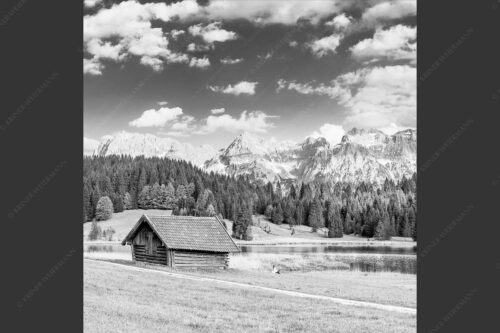 Blick über den Geroldsee zum Wörner, Tiefkar- und Westlicher Karwendelspitze - Nachlesen 1:1 sw -- Geroldsee mit Wörner und Tiefkarspitze - mehr Infos bei www.Kriner-Weiermann.de