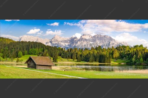 Blick über den Geroldsee zum Wörner, Tiefkar- und Westlicher Karwendelspitze - Nachlesen 2,5:1  -- Geroldsee mit Wörner und Tiefkarspitze - mehr Infos bei www.Kriner-Weiermann.de