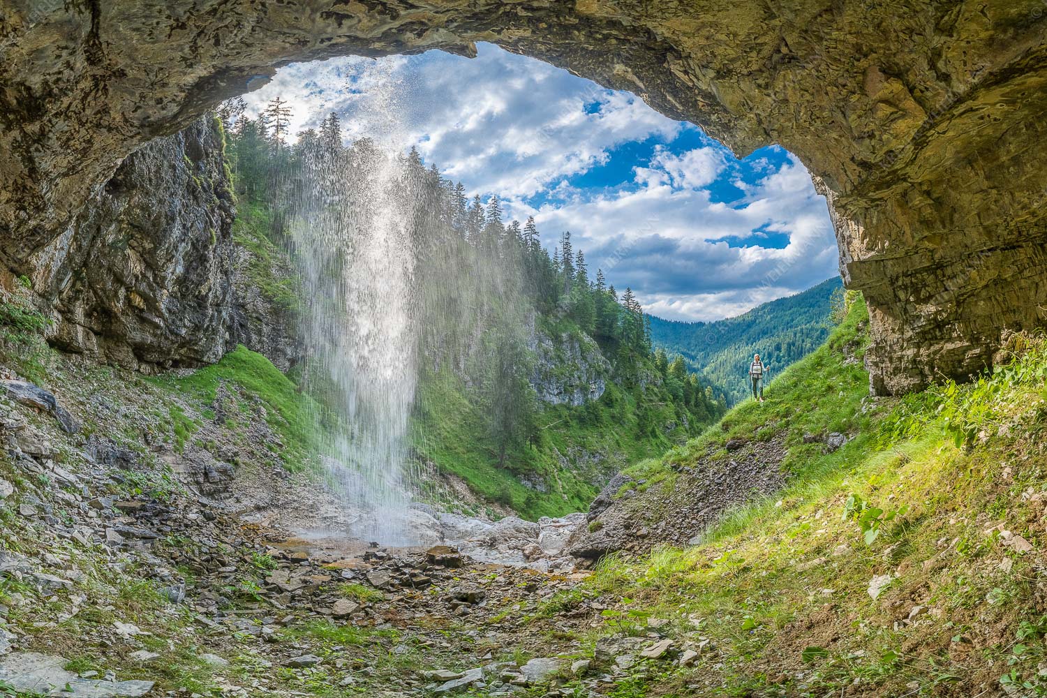 Sehr versteckt liegt dieser paradiesische Wasserfall im Karwendel - Paradiesfall 3:2 -- Wasserfall im Karwendelgebirge - mehr Infos bei www.Kriner-Weiermann.de